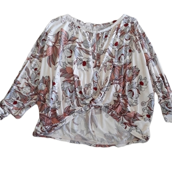 Free People |NWOT Floral Tie Sleeve Hi-low 3/4 Top - Picture 1 of 4